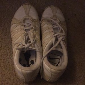 Cheer shoes